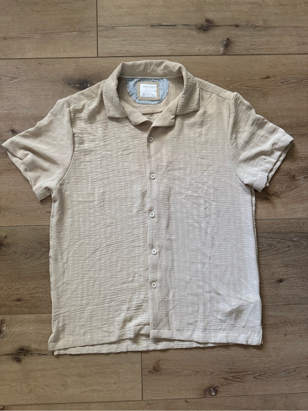 Men's Short-Sleeve Casual Button-Down Shirt in Light Beige